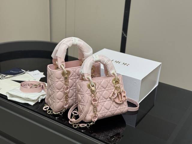 配折叠盒 尺寸：17Cm 20Cm 高品版.升级顶级原单出货 迪奥 戴妃玳瑁羊皮款 搭配最新的肩带 更加加分！ 小牛皮材质！