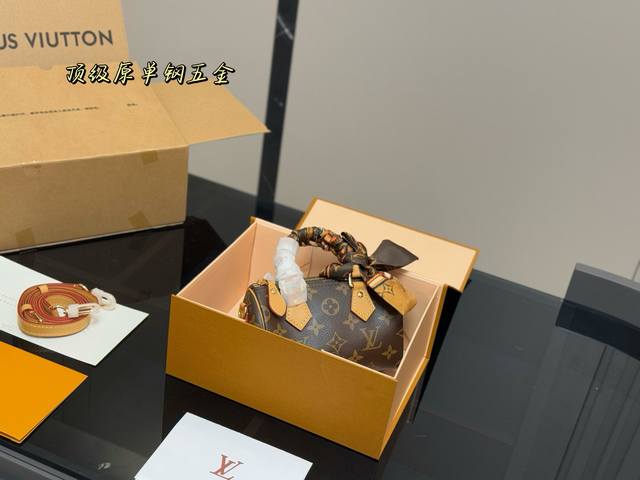 新款 配折叠盒飞机盒 Size:16*12Cm Lv Speedy Nano 代购渠道 台湾客定老花+五金+黄皮 肩带可以拆卸和调节长短哦! 新款 配折叠盒飞机盒 Size:16*12Cm Lv Speedy Nano 代购渠道 台湾客定老花+五金+黄皮 肩带可以拆卸和调节长短哦!