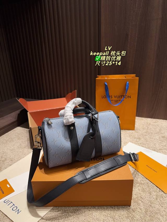 折叠盒尺寸25.14 Lv Keepall枕头包 时髦拿捏住啦 不显老气好好搭啊 而且貌美气质加成好高的呀～ 爱死了这份从容优雅