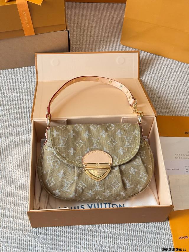 复刻版 原版布 Lv牛仔 Sunset 大元宝 实物真的很美很美簡簡 还可以斜挎 我真的是丹宁的狂热爱好者 中古款的丹宁元宝我也早就 收入囊中啦好用又百搭 里面