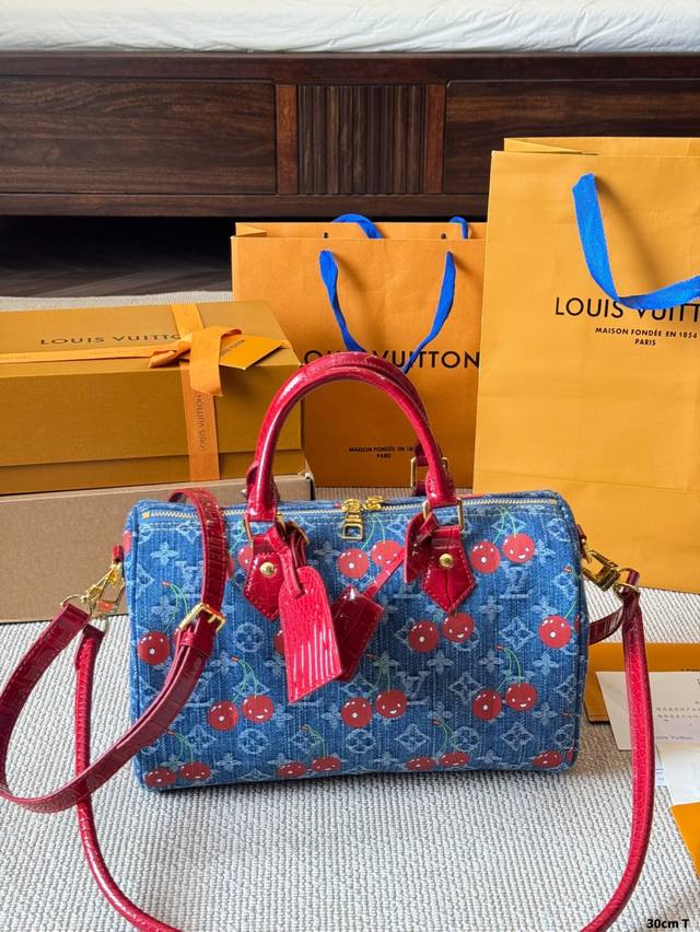 Lv樱桃牛仔Soft Speedy 30枕头包 Lv Speedy 30Cm 枕头包 无论版型 内里和专柜毫无差别 真正原版复刻 内里可拆卸 火遍全球的爆款机场