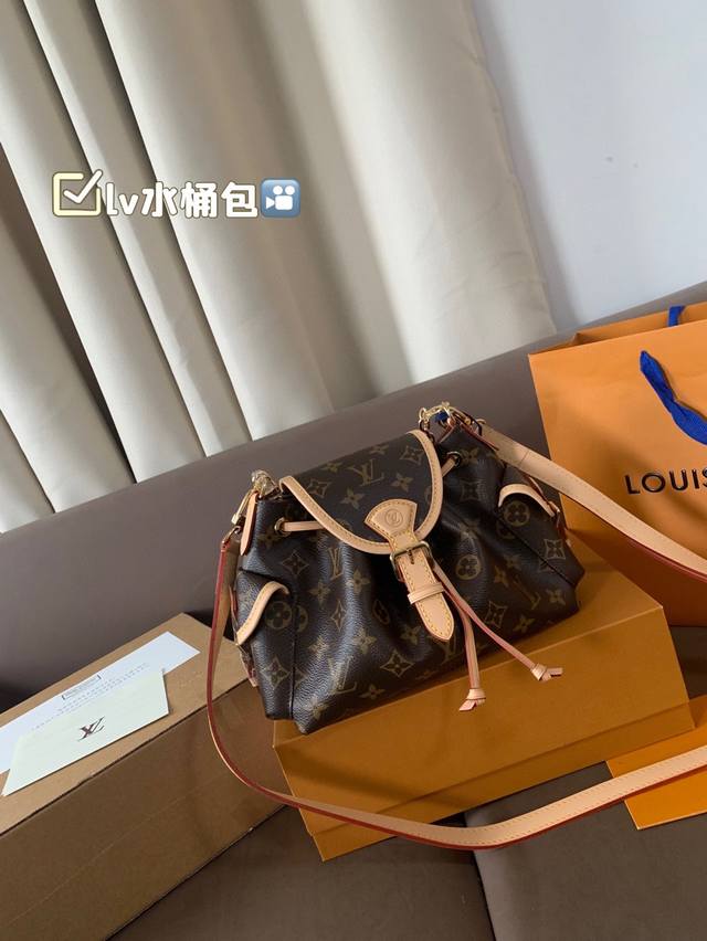 配飞机盒折叠盒子 原版复刻 全钢五金 芯片版本 Lv2025秋冬系列巴黎时装周 这一季的Louis Vuitton真的让人心动，既有秀场上的艺术感，又有日常实穿