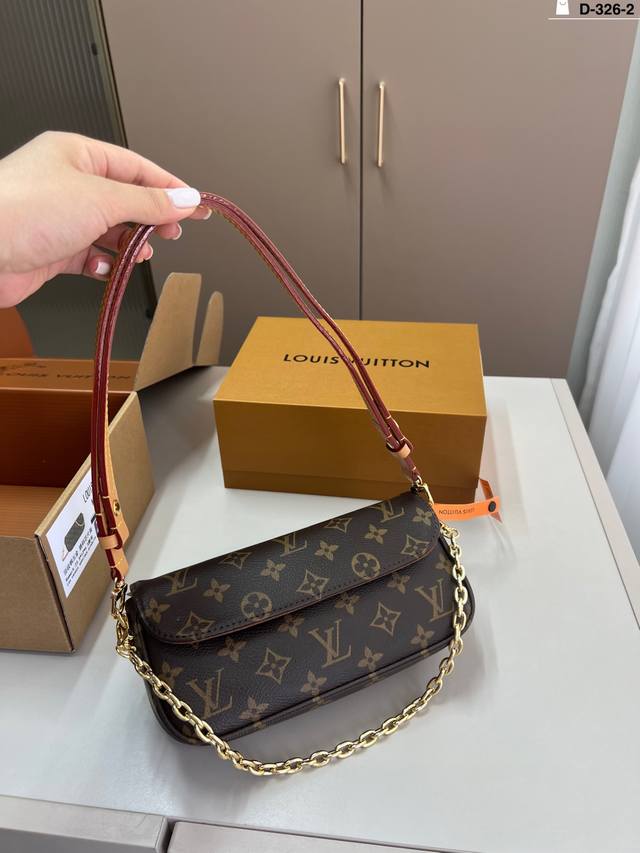 Lv 腋下新晋爆款Ivy Woc 双链条设计的麻将包 可斜挎可单肩可手提 D-326-2尺寸22×10折叠盒飞机盒
