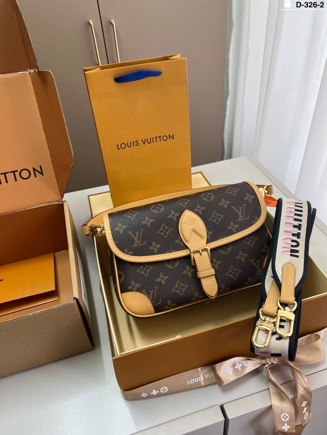 Lvdiane法棍包 法棍包是真好看 又好背!皮质和颜色都不错, 配置两条肩带 又甜又咸! D-326-2尺寸25×14折叠盒飞机盒 Lvdiane法棍包 法棍包是真好看 又好背!皮质和颜色都不错, 配置两条肩带 又甜又咸! D-326-2尺寸25×14折叠盒飞机盒