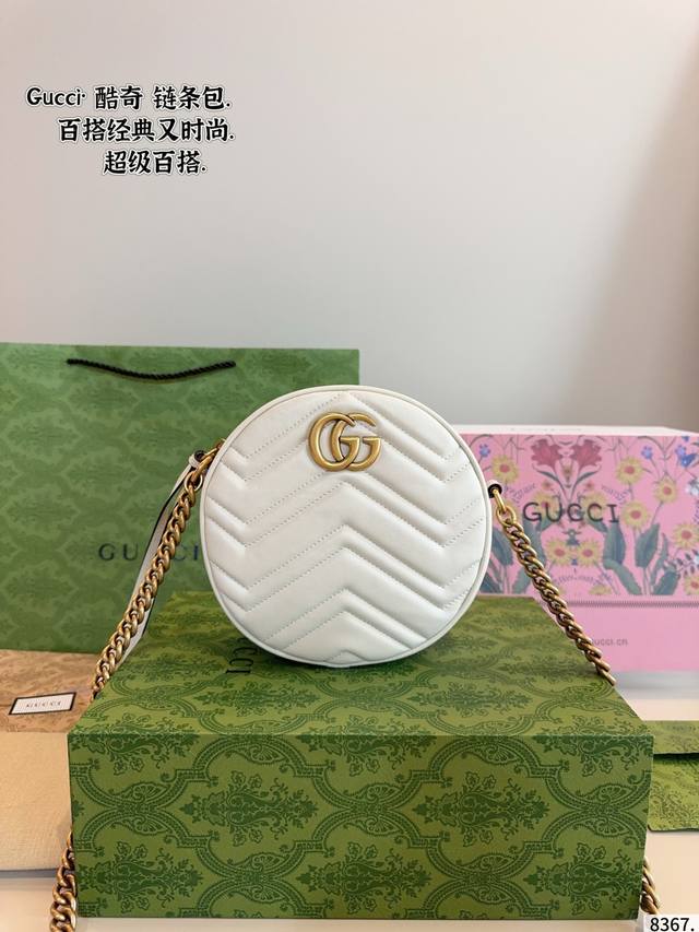 配礼盒 Gucci古驰Ophidia系列Gg圆形 肩背包 经典圆饼包 浓浓的复古风 必须入一个适合各种搭配 包身也是非常能装 容量分 背包带是链条和皮质的拼接
