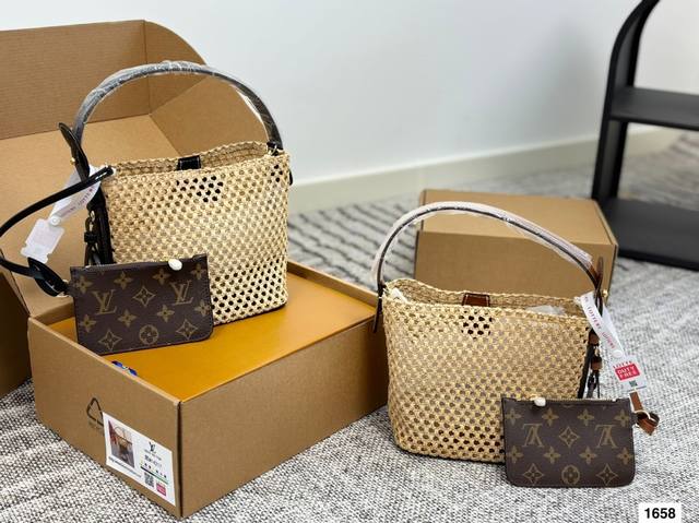 飞机盒折叠盒子 Lv 绝美编织水桶包 是背Lv阳光草编包的夏天啦 马上夏至了，来推荐这只草编包 编织和皮革，清爽也文艺，让你也可甜可美。设计也非常实用，容量也大