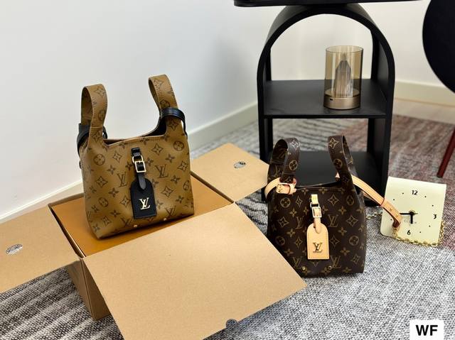 配盒 升级版 Size：18*18Cm L家 新品秀款菜篮子 福袋 除了菜篮子经典的手提方法之外 还多给了一条肩带 可以单肩和斜挎哦！