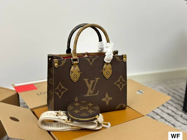 复刻版 钢五金芯片 Size：25*20Cm 万众期待的 L家 Onthego小号 终于梦想成真了 小个子姐妹看过来 这个小号托特就是你的本命包 配置宽肩带 零