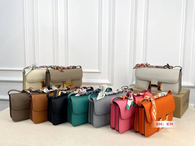 配折叠礼盒 爱马仕 空姐包 牛皮贵里贵气 利一款不会过时的爱马仕空姐包 Herm*S 爱马仕 空姐包一直在热卖 美到室息 设计简洁大方出 行很好搭配 各路女神们 配折叠礼盒 爱马仕 空姐包 牛皮贵里贵气 利一款不会过时的爱马仕空姐包 Herm*S 爱马仕 空姐包一直在热卖 美到室息 设计简洁大方出 行很好搭配 各路女神们