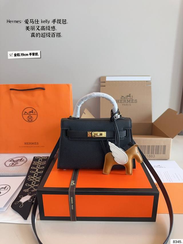 配礼盒. 爱马仕 凯莉 Kelly 二代 真的太香了 属于日常休闲跟 女人味都可以驾驭的那种 自己搭配了肩带 平时带 娃也可以解放双手 跟朋友下午茶手提更有Fe