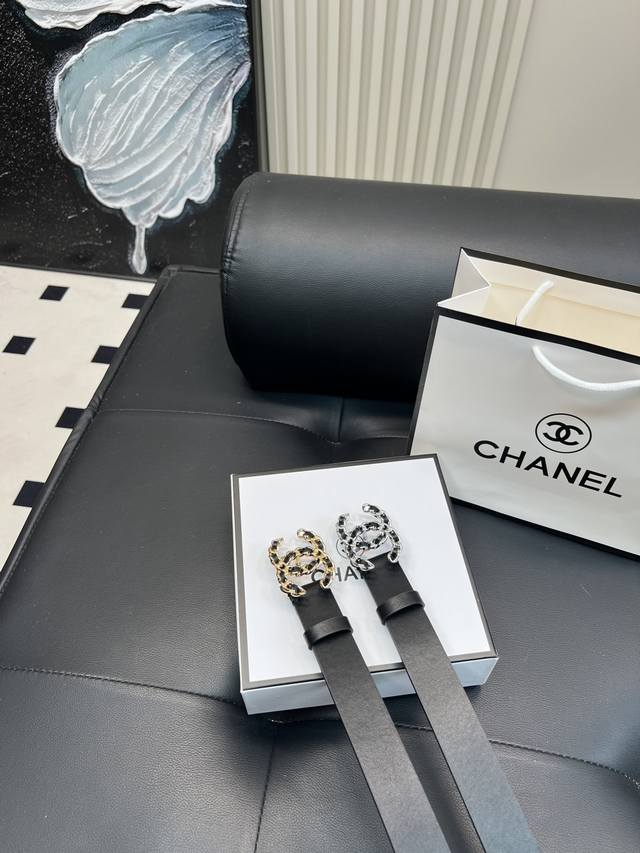 升级版 香奈儿！ ！高版本 腰带 嘿哈 原单牛皮皮带～热门款 皮带里面最火的啦～质量很好 全套包装！五金绝对不褪色 皮带头和专柜一样的哦～ 配礼盒手提袋发票