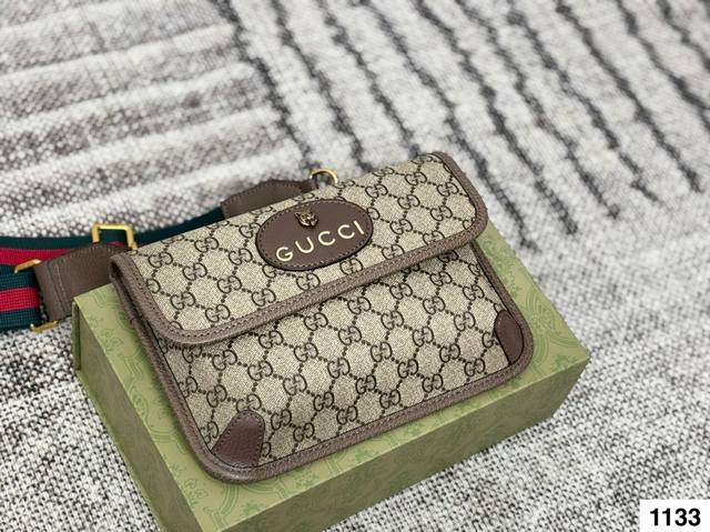 原版牛皮 原单顶级版 虎头腰包 胸包 男女同款 最新系列 配原版乌木色牛皮～这个款复古韵味特别浓，对版肩带 ，原版内里 上身效果也超赞，主要以精致特别的五金来提