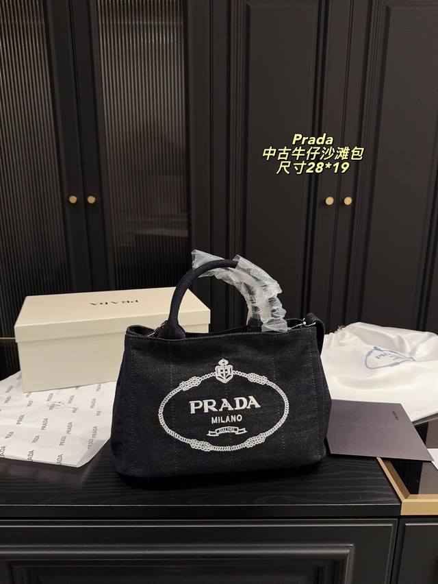 尺寸28.19 普拉达 中古牛仔沙滩包 Prada 正面印花 侧三角标 可以装Ipad、水杯等 适合休闲Or酷穿搭