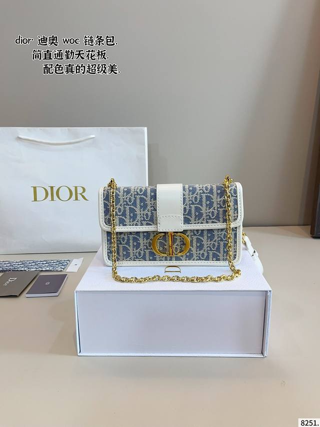 配礼盒. 迪奥 蒙田30 刚刚出的现货! 老花也太好看啦! 温柔很适合四季!尺寸:21*13Cm 配礼盒. 迪奥 蒙田30 刚刚出的现货! 老花也太好看啦! 温柔很适合四季!尺寸:21*13Cm