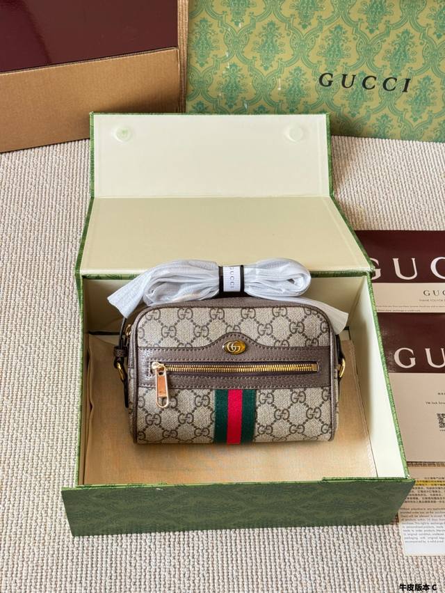 牛皮版本 Gucci Ophidia 相机包 配原版乌木色二层牛皮～这个款复古韵味特别浓，对版五金 原版内里！上身效果也超赞，主要以精致特别的五金来提升整体质感