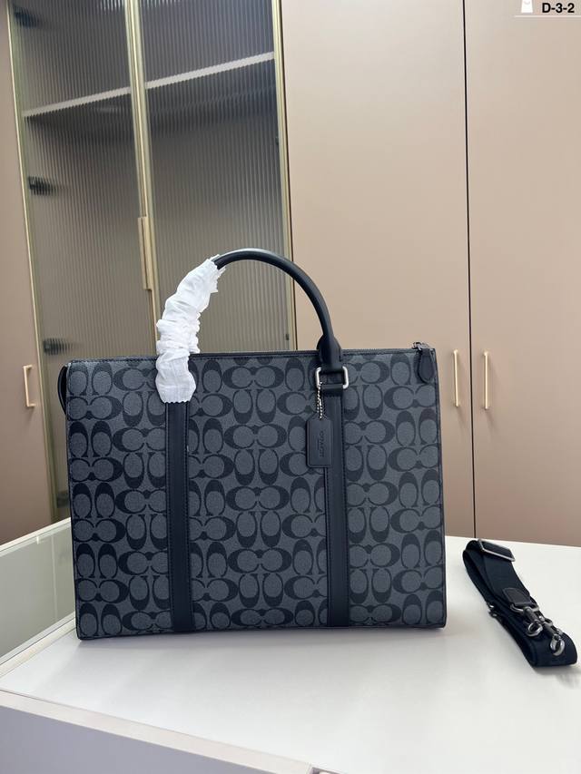 Coach蔻驰男士公文包 可以斜挎可以手提 容量也很大，文件，电脑都可以放 D-3-2尺寸40×31