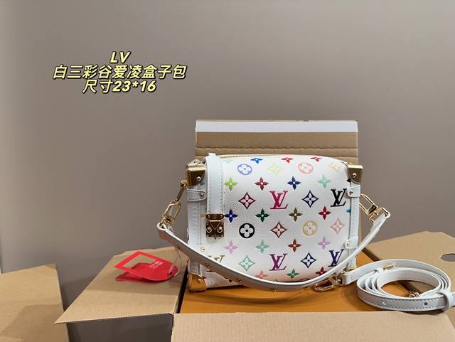 全套包装尺寸23.16 Lv Side Trunk白三彩谷爱凌盒子包 Lv白三彩出战～太好看啦 白色配色很温柔 更加耐磨耐用啦！ 让人一见钟情的配色 大大的满足