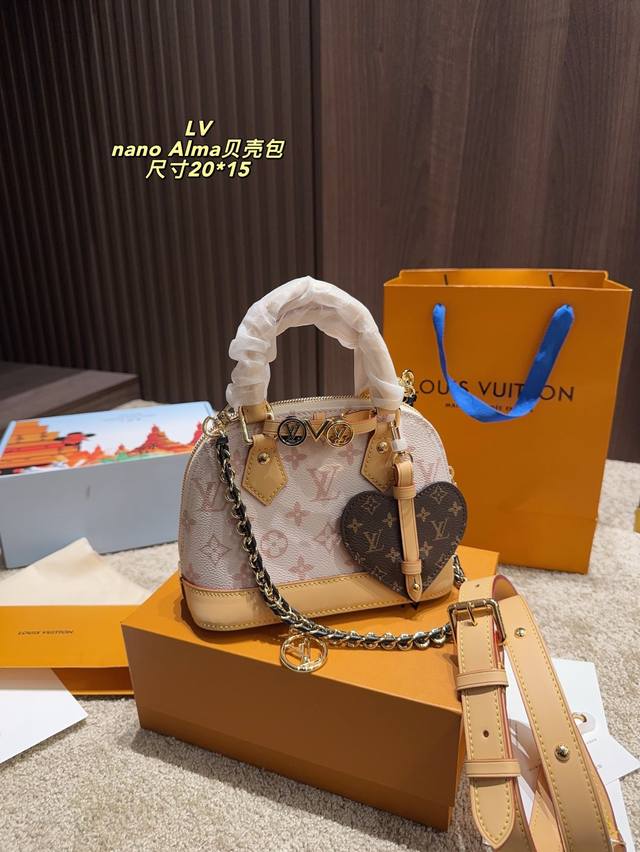 折叠盒尺寸20.15 Lv Nano Alam 贝壳包 ˊOo`好米 好精致啊,手拎斜挎都很好看,还非常百搭,高个子也可以驾驭,空间小小的,放粉饼口红气垫纸巾钥 折叠盒尺寸20.15 Lv Nano Alam 贝壳包 ˊOo`好米 好精致啊,手拎斜挎都很好看,还非常百搭,高个子也可以驾驭,空间小小的,放粉饼口红气垫纸巾钥