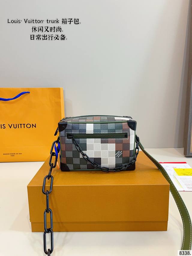 配礼盒 Lv 25Ss Trunk 盒子链条包小箱子 近几年L 脑洞真的是越开越大，设计独特而经典 方正小巧的独特造型 绝对是这几年Lv最出彩的设计之一。高端定