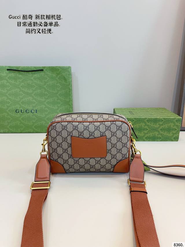 配礼盒. Gucci古奇 新款 相机包 百搭款Marmont 酷奇 印花 单肩手机包 美到无法无天的款式 今年简直引领时尚最In元素 上身超级好看 尺寸：23*