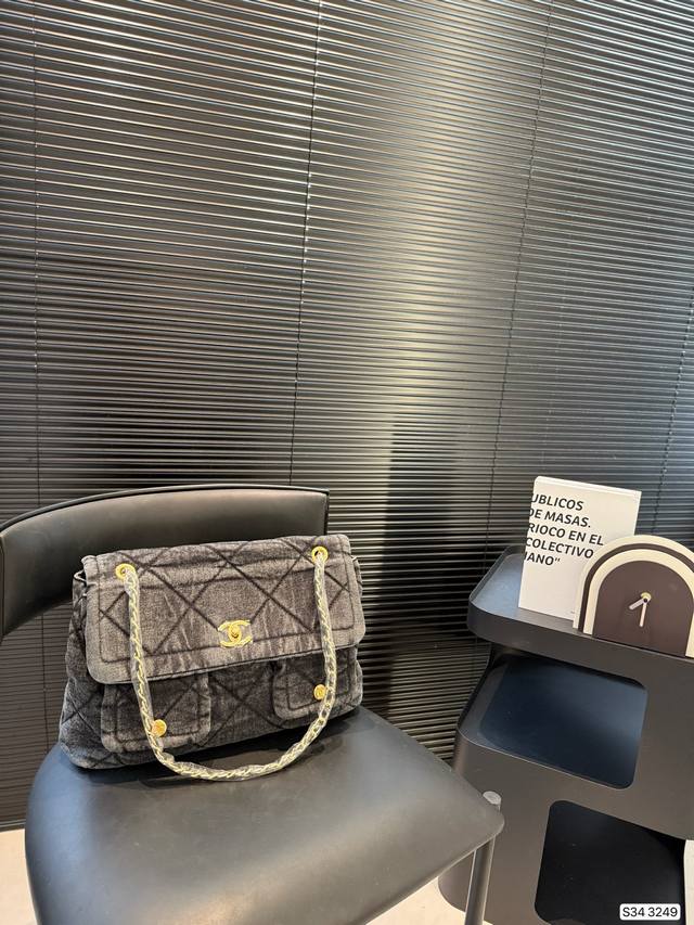 香奈儿牛仔链条包 简单百搭 颜值高 日常出街首选 潮酷时尚女孩必入款 尺寸：36 24 货号3249