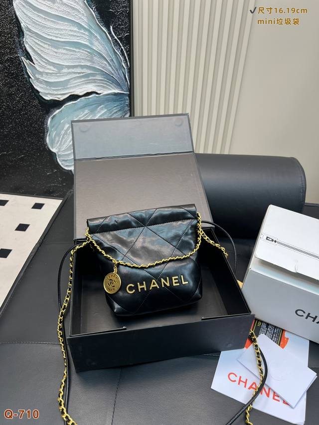 配折叠盒 香奈儿Chanel22Bag 垃圾袋也太上头啦怪不得各个明星都爱不释手看到官网图的时候还没 Get 但拿到手后 真的太香了！ 上身一秒沦陷满满的氛围感