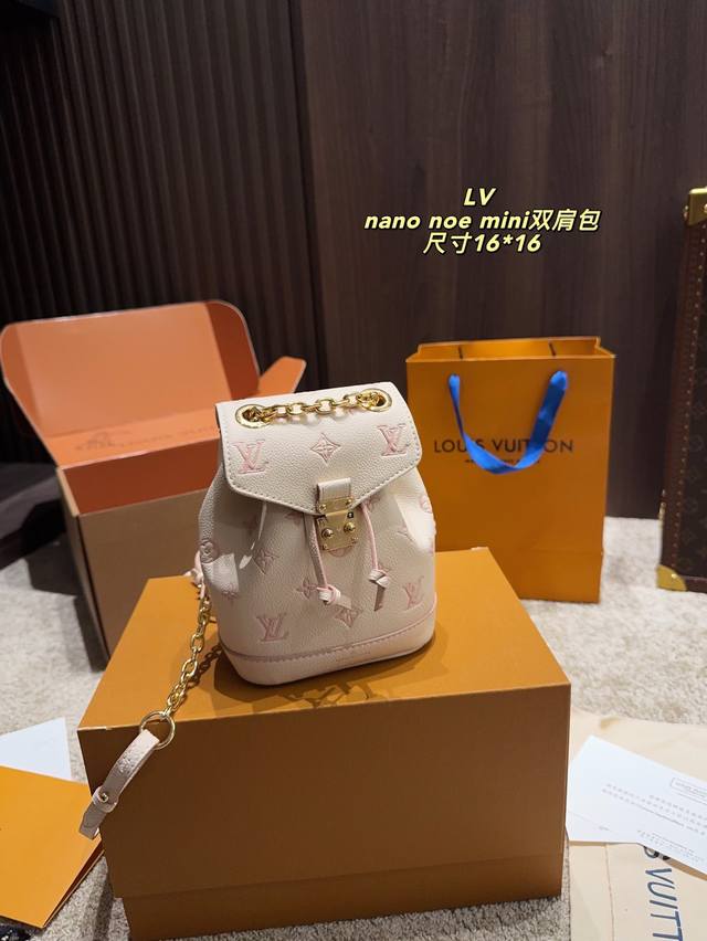 配盒尺寸16*16 Lv Nano Noe Mini双肩包 新款奶油草莓Nano Noe迷你双肩包 实物上身实拍图 可双肩背单肩背 实测可容纳手机，粉饼，口红，