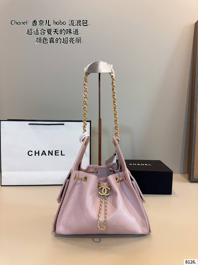 配礼盒. Chanel 香奈儿Hobo 新款流浪包 百搭经典 精致的一只 真的超级无敌巨可爱 仙气满满 小姐姐日常必入款尺寸：26*13*20Cm