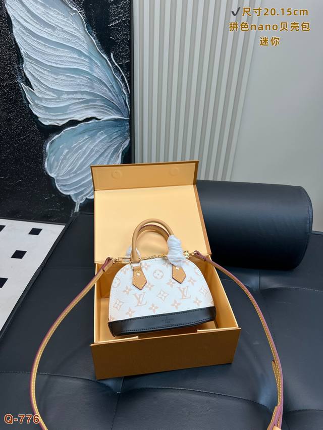 配全套礼盒 Lv 拼色Nano贝壳包Mini小贝壳敲百搭！牛皮版本 手提斜挎都好美腻 装口红粉饼日常小物都够用 上身效果奈斯～ 适合夏天背的包包 尺寸20.15