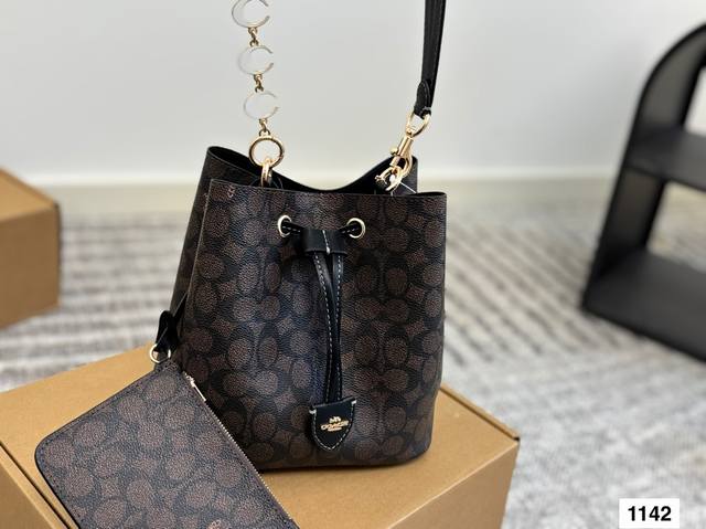 礼盒 Coach 蔻驰水桶 复古系列-百搭神器 原单面料 手感超好 大容量 颜色刚刚好 又精致 尺寸21 22