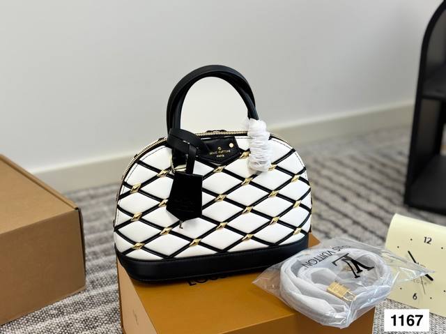 折叠盒 Lv新款贝壳包 很高级可盐可甜 极致美感 绝美女孩就是你 尺寸24 17