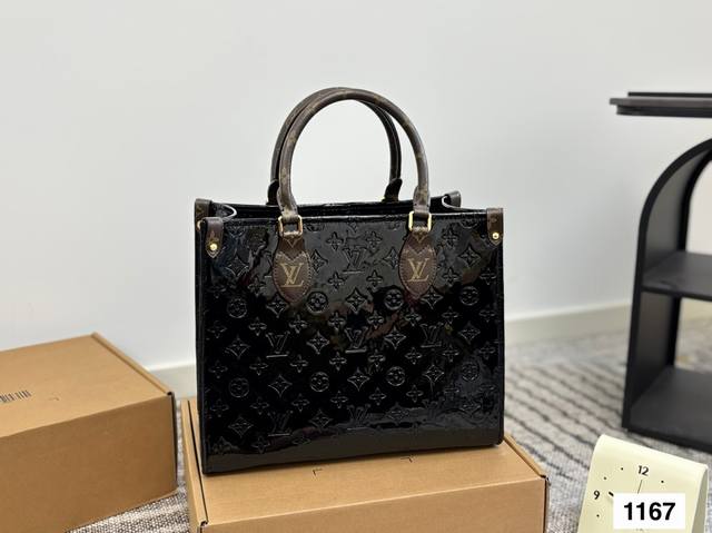 超纤绒里布，专柜原版对花 Lv 丛林辣妈包Onthego 颜值真的超级超级高 时尚感直接拉满 可爱的女孩永远的Yyds 尺寸 ：32 26