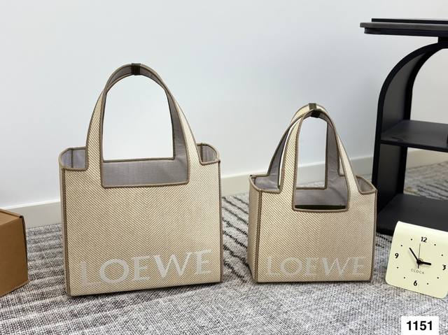 罗意威编织托特包 Paulas's 1Biza 夏日海岛系列推出了草编托特包包巧妙融合了托特的商务之前线条和草编的夏日风情，加上Loewe粗体大Logo 真的很