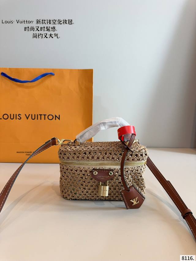 配礼盒. Lvvanity 新款化妆包 包包顶部选用深浅不一的色调增加层次感 特别是老花真香这秀款化妆包可爱又能装~手拎斜挎都很好看，足以应对所有场合 搭配休闲