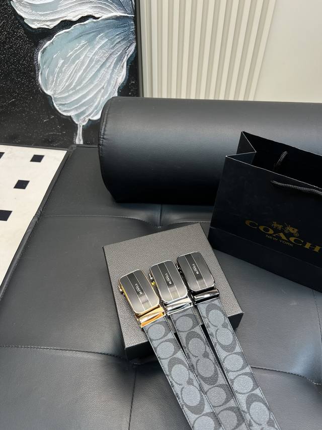 升级版 蔻驰！ ！高版本 腰带 嘿哈 原单牛皮皮带～热门款 皮带里面最火的啦～质量很好 全套包装！五金绝对不褪色 皮带头和专柜一样的哦～ 配礼盒手提袋发票