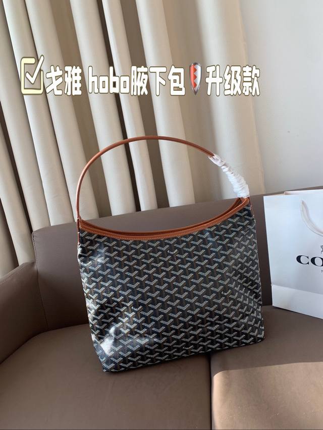 1208升级版 Size：32*25Cm 戈雅 新品Hobo腋下包 皮料 皮料 做工都升级哦！ 从头到尾全部都是客订哦！ Hobo太适合通勤啦！ 搜索戈雅 购物