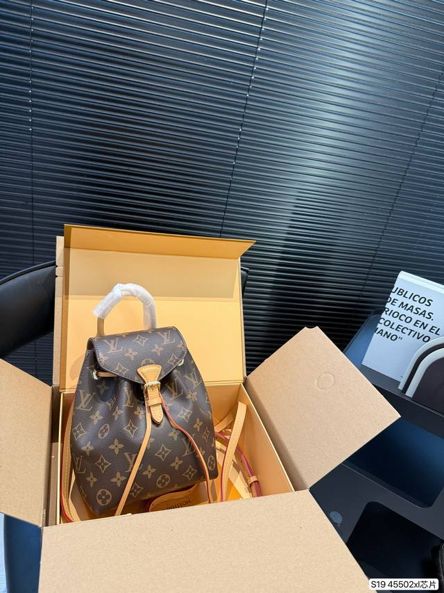 配飞机盒折叠盒子 芯片版本 Lv双肩包 这款一出几乎疯抢翻!风格个性时尚 Louis Vuitton原版品质 Michael 无论是商务场合还是休闲活动,Mic 配飞机盒折叠盒子 芯片版本 Lv双肩包 这款一出几乎疯抢翻!风格个性时尚 Louis Vuitton原版品质 Michael 无论是商务场合还是休闲活动,Mic