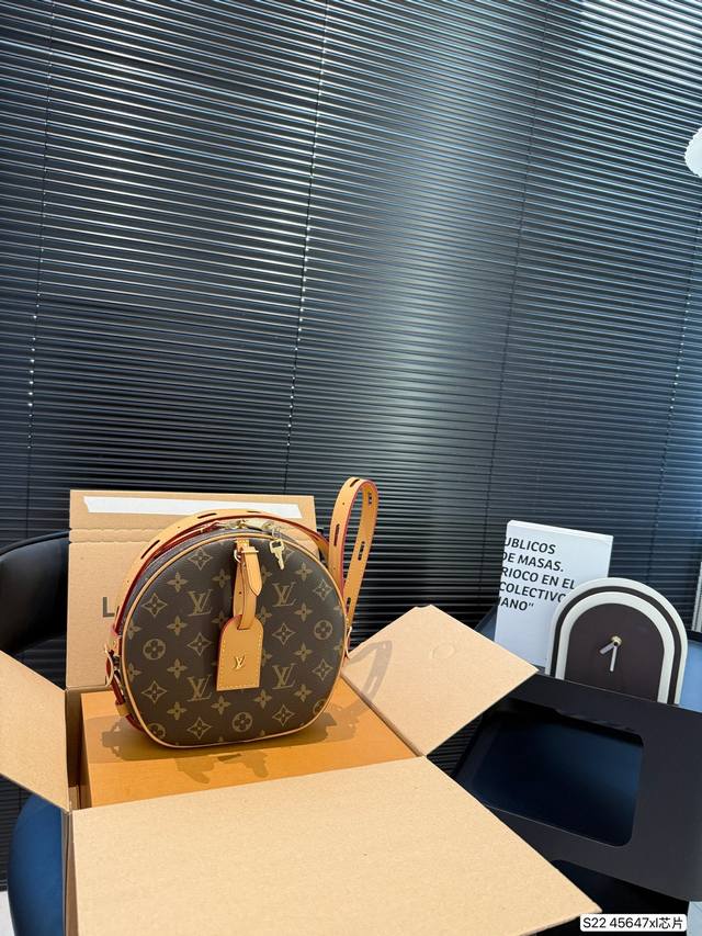 芯片验证配飞机盒折叠盒子 Lv 超人气 超可爱 的驴家 圆饼包 简直太好看了 致敬传统细节 圆润立体讨巧可人 这款真的超动心 原版皮系列 尺寸：22 20 货号