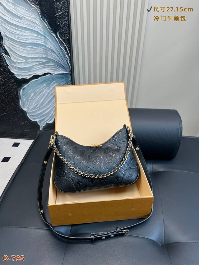 配折叠盒 Lv 路易威登.牛角包 超级舒适又好看 真的很好背 搭配什么风格都可 爆款到不能更爆的牛角包专柜原版面料 非常高级 搭配原版I专属里衬 尺寸:27.1 配折叠盒 Lv 路易威登.牛角包 超级舒适又好看 真的很好背 搭配什么风格都可 爆款到不能更爆的牛角包专柜原版面料 非常高级 搭配原版I专属里衬 尺寸:27.1