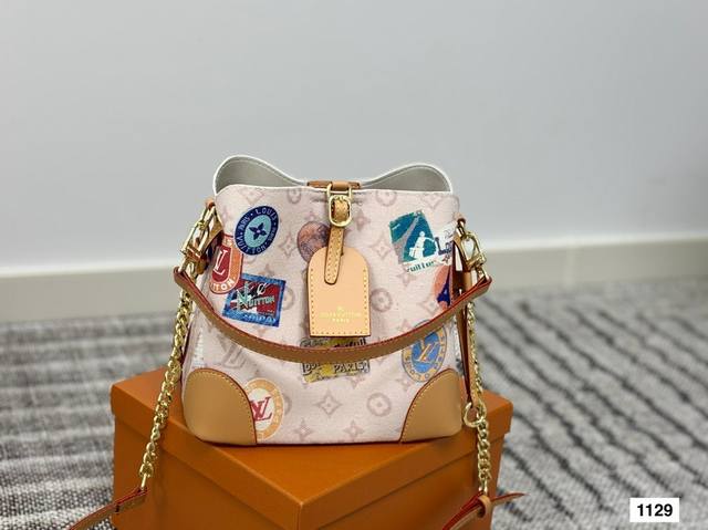 配盒子 Lv 水桶包. 真的很高级 日常通勤简直绝配 可盐可甜 极致美感 绝美女孩就是你尺寸：20 19