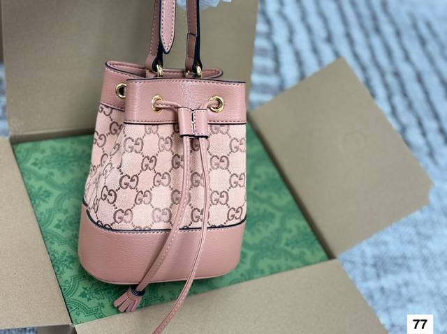 高品质原版小牛皮 Gucci 抽绳小水桶 1955复古系列 可以手拎 腋下 单肩 多用小桶包 原版皮材质 13*20 配专柜同步包装礼盒 高品质原版小牛皮 Gucci 抽绳小水桶 1955复古系列 可以手拎 腋下 单肩 多用小桶包 原版皮材质 13*20 配专柜同步包装礼盒