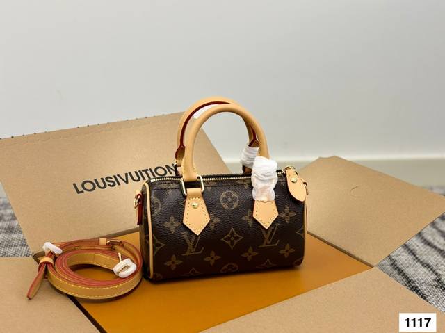 165芯片礼盒 Size：16*10Cm L家 Ss Speedy Nano 代购渠道 台湾客定老花+五金+黄皮 肩带可以拆卸和调节长短哦！