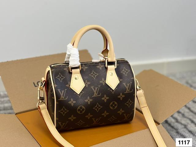 165芯片礼盒 Lv Speedy20枕头包 新款Speedy20，宝藏尺寸，因为20的尺寸不大也不小，容量也特别 对于嫌弃Speedy25太大，Nano16C