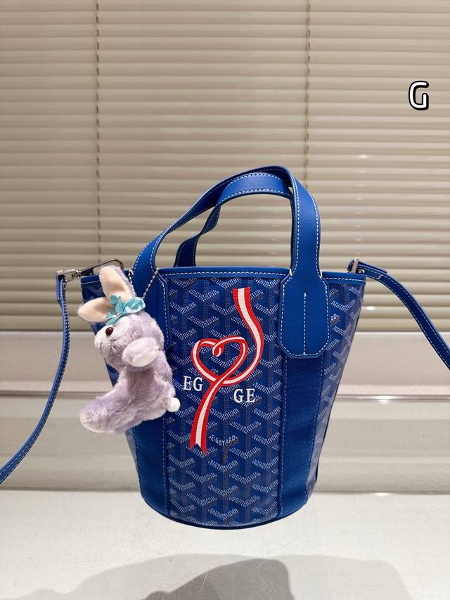 原单 Size：16.21Cm 戈雅 Goyard 菜篮子 男生女生用！ 上身效果绝绝子~ 日常非常好搭配哦~ 男生女生都可以入手！