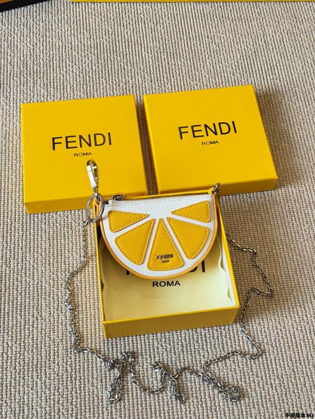 牛皮版本 Fendi夏款 复古感来源于牛仔和焦糖色的碰撞｜ Fendi 2025 男士春夏 新玩意 尺寸 12 9Cm