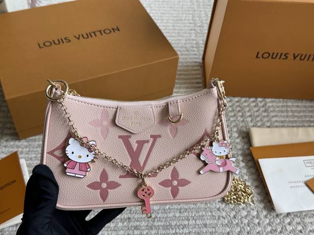 Lv粉色渐变Easy Pouch链条包 粉粉嫩嫩的配色少女心满满~ 一眼万年的Easypouch富婆们可以背着它去打麻将间可以放得下手机的单肩腋下美与使用兼容大