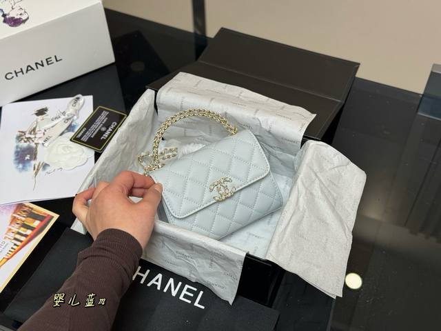 配全套包装 Size:15*11Cm 香奈儿23P Kelly 最美的23P,太好看了想要马上滴滴Sa的冲动 新包真的超香哦! 牛皮品质 配全套包装 Size:15*11Cm 香奈儿23P Kelly 最美的23P,太好看了想要马上滴滴Sa的冲动 新包真的超香哦! 牛皮品质