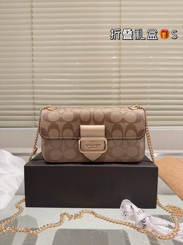 顶级原单 牛皮 Coach 蔻驰 Morgan 系列出新配色啦~ 大受欢迎的拼色设计,搭配精致迷你的 Morgan小包更显气质和时尚的一面,老花设计不会过时,又 顶级原单 牛皮 Coach 蔻驰 Morgan 系列出新配色啦~ 大受欢迎的拼色设计,搭配精致迷你的 Morgan小包更显气质和时尚的一面,老花设计不会过时,又