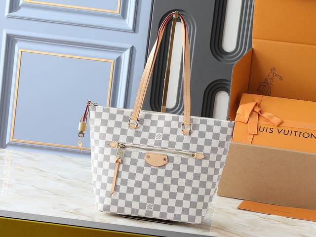 大 ,小 升级原版Iena Mm手袋41013咖啡 40040白格 42267老花 42268 休闲时尚的缩影 女性的完美的日常伴侣 完美的功能和独特的优雅 一 大 ,小 升级原版Iena Mm手袋41013咖啡 40040白格 42267老花 42268 休闲时尚的缩影 女性的完美的日常伴侣 完美的功能和独特的优雅 一