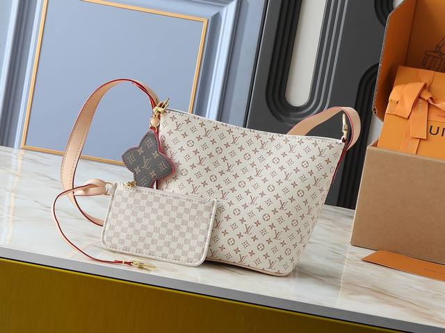 升级原版 M15 M12926 M12925 All In Bb手袋 这个2025年秋季前版的All In Bb展示了Lv Romance动画，结合了两个标志性